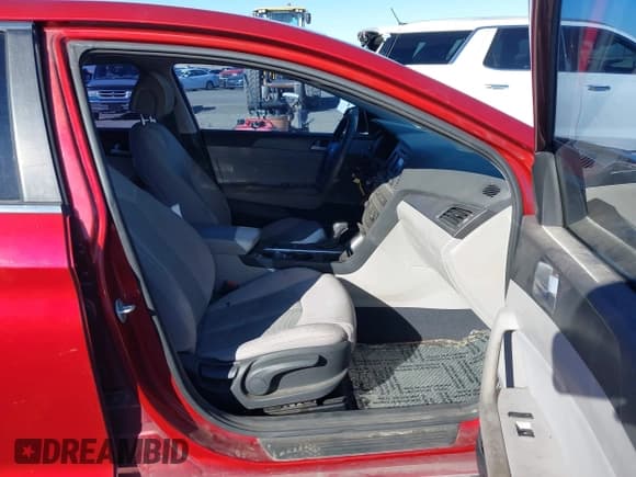 ✅ 2015 Hyundai Sonata Sport • VIN: 5NPE34AF3FH082342 • Lot: 43558606. Listed on IAAI with 151,493 mi. Free auction sales archive from the USA and detailed vehicle history report at DreamBid. Image 5.