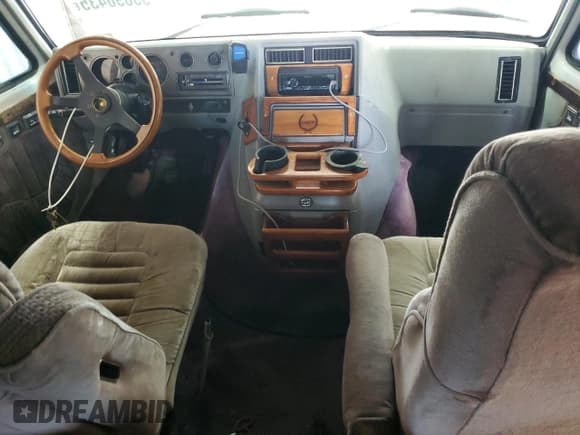 ✅ 1991 Chevrolet Chevy Van • VIN: 2GBEG25K3M4139897 • Лот: 59696435. Опубликован ранее на Copart с пробегом 187 843 миль. Бесплатный доступ к архиву аукционных продаж из США и подробный отчёт об истории автомобиля на DreamBid. Изображение 8.