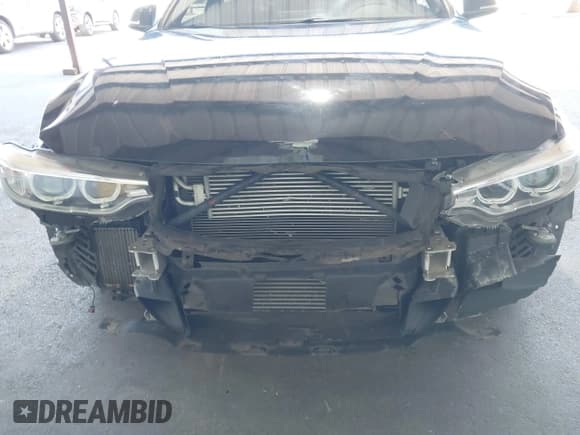 ✅ 2014 BMW 4 Series 435i • VIN: WBA3R1C5XEK190379 • Lot: 42782681. Wystawiony na IAAI z przebiegiem 84 731 mil. Bezpłatny archiwum sprzedaży aukcyjnych z USA i szczegółowy raport historii pojazdu na DreamBid. Zdjęcie 6.