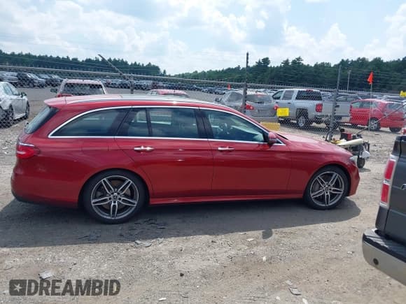 ✅ 2019 Mercedes-Benz E 450 • VIN: WDDZH6JB6KA582921 • Lot: 42642916. Listed on IAAI with 76,131 mi. Free auction sales archive from the USA and detailed vehicle history report at DreamBid. Image 13.