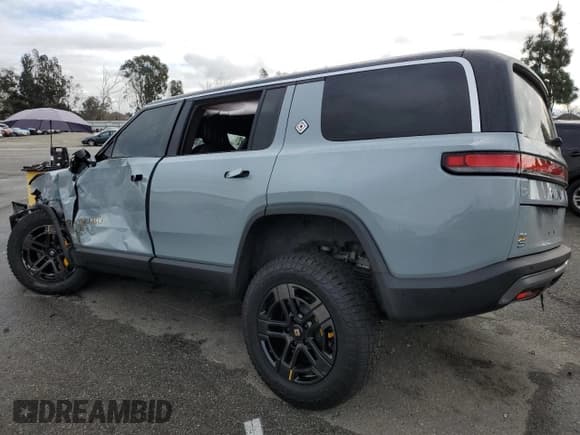 ✅ 2022 Rivian R1S Launch Edition • VIN: 7PDSGABLXNN000317 • Lot: 81008293. Listed on Copart with 7,460 mi. Free auction sales archive from the USA and detailed vehicle history report at DreamBid. Image 2.