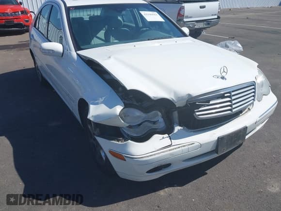 ✅ 2004 Mercedes-Benz C 240 • VIN: WDBRF61J24F480110 • Lot: 42196561. Wystawiony na IAAI z przebiegiem 125 617 mil. Bezpłatny archiwum sprzedaży aukcyjnych z USA i szczegółowy raport historii pojazdu na DreamBid. Zdjęcie 6.