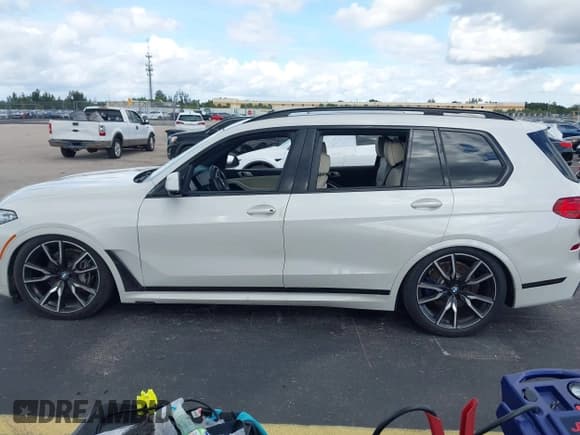 ✅ 2022 BMW X7 xDrive40i • VIN: 5UXCW2C04N9K12744 • Lot: 43829111. Listed on IAAI with 17,685 mi. Free auction sales archive from the USA and detailed vehicle history report at DreamBid. Image 14.