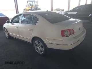 ✅ 2008 Volkswagen Passat Komfort • VIN: WVWAK73C68P004232 • Lot: 43588281. Wystawiony na IAAI z przebiegiem 211 585 mil. Bezpłatny archiwum sprzedaży aukcyjnych z USA i szczegółowy raport historii pojazdu na DreamBid. Zdjęcie 3.