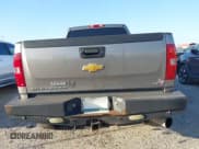 ✅ 2014 Chevrolet Silverado 2500HD LT • VIN: 1GC1KXE88EF160895 • Lot: 43581202. Wystawiony na IAAI z przebiegiem 299 042 mil. Bezpłatny archiwum sprzedaży aukcyjnych z USA i szczegółowy raport historii pojazdu na DreamBid. Zdjęcie 16.