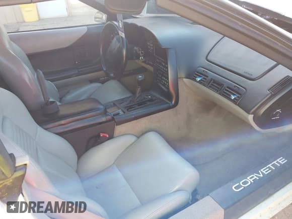 ✅ 1995 Chevrolet Corvette • VIN: 1G1YY32P6S5116843 • Lot: 43633686. Wystawiony na IAAI z przebiegiem 175 429 mil. Bezpłatny archiwum sprzedaży aukcyjnych z USA i szczegółowy raport historii pojazdu na DreamBid. Zdjęcie 5.