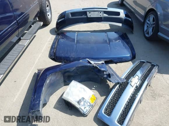 2010 Chevrolet Silverado 1500 LT z VIN 3GCRCSEA8AG254029, wystawiony jako IAAI lot #42103177 z przebiegiem 140 137 mil mil oraz . Historia ofert i sprzedaży dostępna na DreamBid. Obrazek 12.