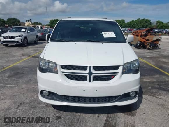 2016 Dodge Grand Caravan R/T z VIN 2C4RDGEGXGR353016, wystawiony jako IAAI lot #43271737 z przebiegiem 101 837 mil mil oraz . Historia ofert i sprzedaży dostępna na DreamBid. Obrazek 13.