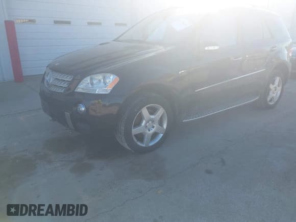 ✅ 2008 Mercedes-Benz M 550 • VIN: 4JGBB72E88A375401 • Lot: 41748376. Wystawiony na IAAI z przebiegiem 97 784 mil. Bezpłatny archiwum sprzedaży aukcyjnych z USA i szczegółowy raport historii pojazdu na DreamBid. Zdjęcie 17.