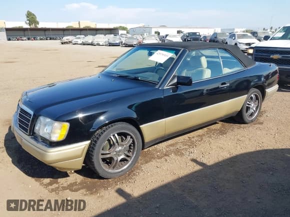 ✅ 1995 Mercedes-Benz E 320 • VIN: WDBEA66E5SC203670 • Лот: 42979319. Опубликован ранее на IAAI с пробегом 261 720 миль. Бесплатный доступ к архиву аукционных продаж из США и подробный отчёт об истории автомобиля на DreamBid. Изображение 17.