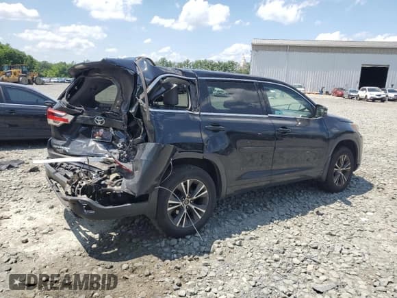✅ 2017 Toyota Highlander LE • VIN: 5TDBZRFH4HS431174 • Lot: 63752025. Listed on Copart with 476,014 mi. Free auction sales archive from the USA and detailed vehicle history report at DreamBid. Image 3.