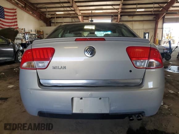 ✅ 2010 Mercury Milan • VIN: 3MEHM0HA6AR649208 • Lot: 80626425. Wystawiony na Copart z przebiegiem 119 335 mil. Bezpłatny archiwum sprzedaży aukcyjnych z USA i szczegółowy raport historii pojazdu na DreamBid. Zdjęcie 6.