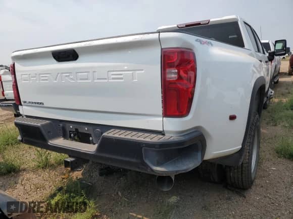 2023 Chevrolet Silverado 3500HD Work Truck z VIN 1GC4YSEY2PF233891, wystawiony jako Copart lot #59030785 z przebiegiem 70 693 mil mil oraz Szkoda całkowita • Salvage title. Historia ofert i sprzedaży dostępna na DreamBid. Obrazek 3.