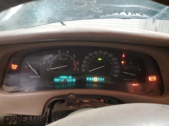 ✅ 2001 Buick Park Avenue • VIN: 1G4CW54K414266129 • Lot: 84710595. Wystawiony na Copart z przebiegiem 198 881 mil. Bezpłatny archiwum sprzedaży aukcyjnych z USA i szczegółowy raport historii pojazdu na DreamBid. Zdjęcie 9.