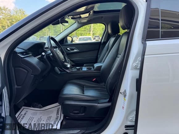 ✅ 2018 Land Rover Range Rover Velar S • VIN: SALYB2RN0JA733550 • Lot: 65464125. Wystawiony na Copart z przebiegiem 112 958 mil. Bezpłatny archiwum sprzedaży aukcyjnych z USA i szczegółowy raport historii pojazdu na DreamBid. Zdjęcie 8.