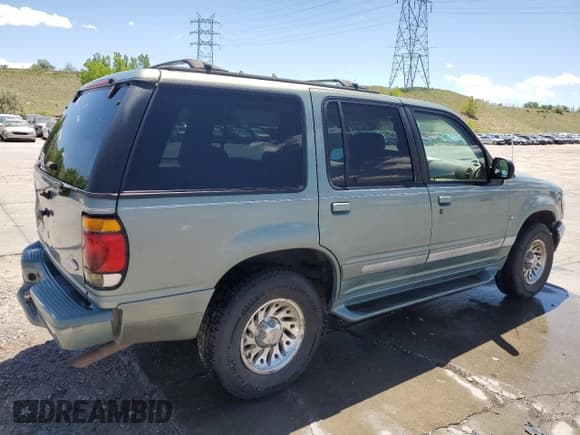 ✅ 1997 Ford Explorer XLT • VIN: 1FMDU32P5VZB36074 • Lot: 57289935. Listed on Copart with 185,654 mi. Free auction sales archive from the USA and detailed vehicle history report at DreamBid. Image 3.
