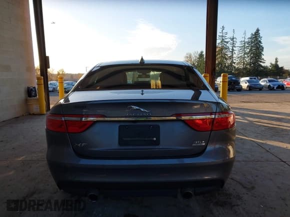 ✅ 2017 Jaguar XF 35t Prestige • VIN: SAJBK4BV5HCY26602 • Лот: 43654144. Опубликован ранее на IAAI с пробегом 117 159 миль. Бесплатный доступ к архиву аукционных продаж из США и подробный отчёт об истории автомобиля на DreamBid. Изображение 17.