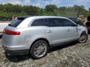 ✅ 2019 Lincoln MKT Reserve • VIN: 2LMHJ5AT9KBL03110 • Lot: 63589894. Wystawiony na Copart z przebiegiem 96 993 mil. Bezpłatny archiwum sprzedaży aukcyjnych z USA i szczegółowy raport historii pojazdu na DreamBid. Zdjęcie 3.