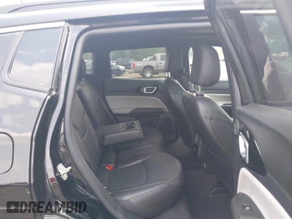✅ 2024 Jeep Compass Limited • VIN: 3C4NJDCN8RT139858 • Lot: 42921018. Listed on IAAI with 8,749 mi. Free auction sales archive from the USA and detailed vehicle history report at DreamBid. Image 8.