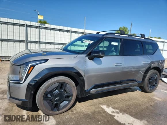 ✅ 2024 Kia EV9 GT-Line • VIN: KNDAEFS57R6030561 • Lot: 82071065. Wystawiony na Copart z przebiegiem 9 394 mil. Bezpłatny archiwum sprzedaży aukcyjnych z USA i szczegółowy raport historii pojazdu na DreamBid. Zdjęcie 1.