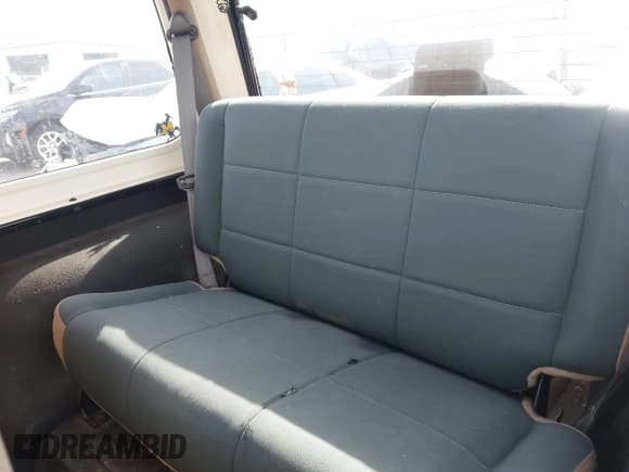 ✅ 2002 Jeep Wrangler Sahara • VIN: 1J4FA59S62P756767 • Lot: 43730556. Listed on IAAI with 145,681 mi. Free auction sales archive from the USA and detailed vehicle history report at DreamBid. Image 8.