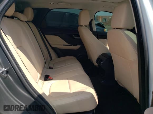 ✅ 2018 Jaguar F-Pace 35t Premium • VIN: SADCJ2EV9JA242795 • Lot: 67068075. Listed on Copart with 50,239 mi. Free auction sales archive from the USA and detailed vehicle history report at DreamBid. Image 10.