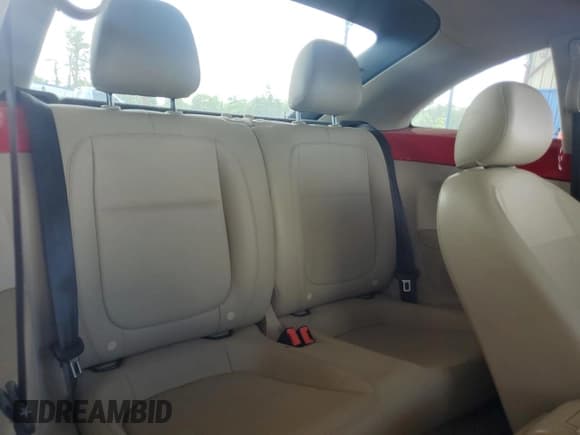 ✅ 2014 Volkswagen Beetle 2.0L TDI w/Sun/Sound/Nav • VIN: 3VWJL7ATXEM647875 • Лот: 56830035. Опубликован ранее на Copart с пробегом 111 469 миль. Бесплатный доступ к архиву аукционных продаж из США и подробный отчёт об истории автомобиля на DreamBid. Изображение 10.