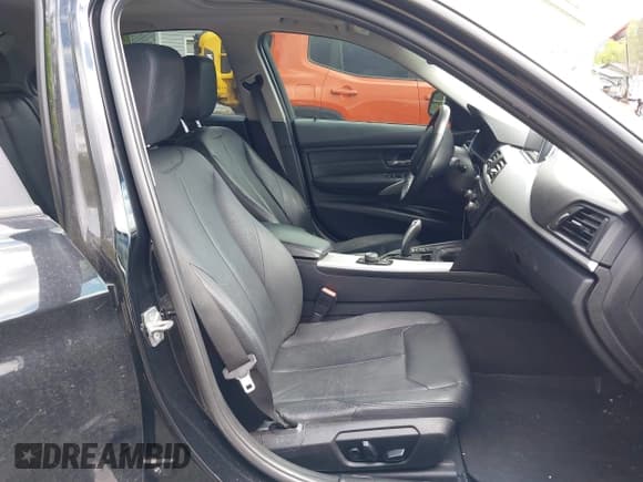 ✅ 2013 BMW 3 Series 328i xDrive • VIN: WBA3B3C59DF543640 • Lot: 42208779. Listed on IAAI with 183,737 mi. Free auction sales archive from the USA and detailed vehicle history report at DreamBid. Image 5.