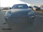 ✅ 2010 Porsche Cayenne GTS • VIN: WP1AD2AP5ALA61391 • Lot: 94253965. Wystawiony na Copart z przebiegiem 166 826 mil. Bezpłatny archiwum sprzedaży aukcyjnych z USA i szczegółowy raport historii pojazdu na DreamBid. Zdjęcie 5.