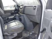 ✅ 2010 Ford Econoline Cargo Commercial • VIN: 1FTNE2EL3ADA92267 • Lot: 43728704. Wystawiony na IAAI z przebiegiem 257 785 mil. Bezpłatny archiwum sprzedaży aukcyjnych z USA i szczegółowy raport historii pojazdu na DreamBid. Zdjęcie 5.