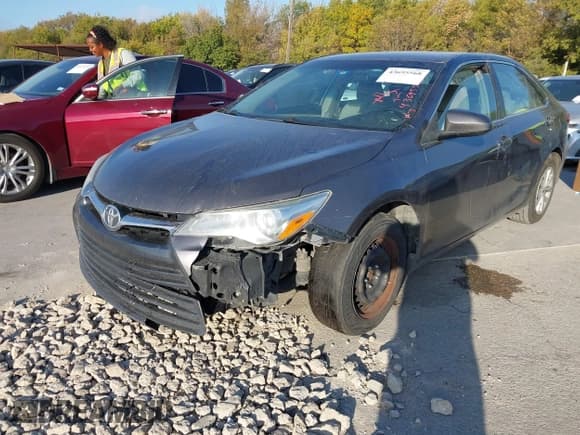✅ 2017 Toyota Camry XLE • VIN: 4T1BF1FKXHU312624 • Lot: 43695568. Listed on IAAI with 137,627 mi. Free auction sales archive from the USA and detailed vehicle history report at DreamBid. Image 18.