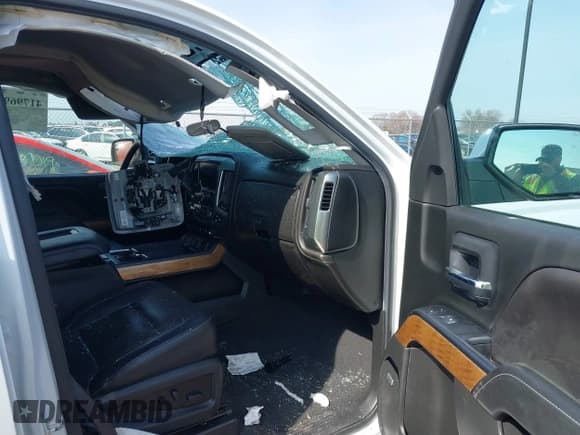 ✅ 2018 Chevrolet Silverado 1500 LTZ • VIN: 3GCUKSEC9JG530572 • Lot: 41796973. Wystawiony na IAAI z przebiegiem 117 842 mil. Bezpłatny archiwum sprzedaży aukcyjnych z USA i szczegółowy raport historii pojazdu na DreamBid. Zdjęcie 5.