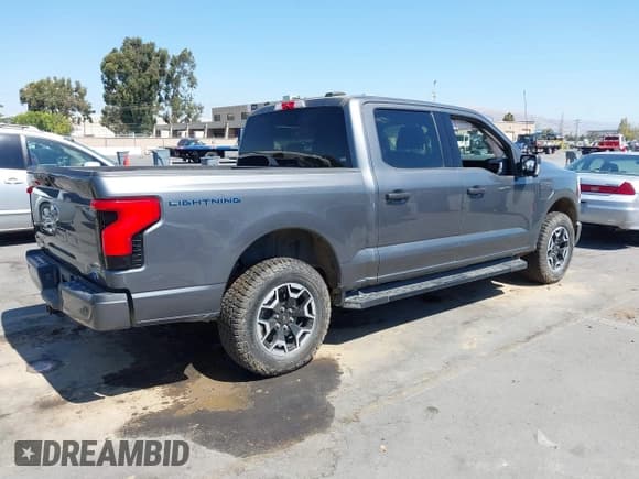 ✅ 2022 Ford F-150 Lightning Pro • VIN: 1FTVW1EL7NWG11418 • Lot: 43001331. Listed on IAAI with 39,711 mi. Free auction sales archive from the USA and detailed vehicle history report at DreamBid. Image 4.