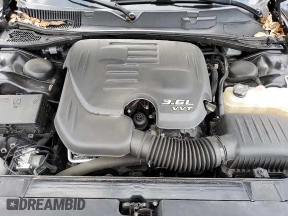 ✅ 2018 Dodge Challenger SXT Plus • VIN: 2C3CDZAG8JH271018 • Lot: 75694713. Wystawiony na Copart z przebiegiem 33 981 mil. Bezpłatny archiwum sprzedaży aukcyjnych z USA i szczegółowy raport historii pojazdu na DreamBid. Zdjęcie 11.