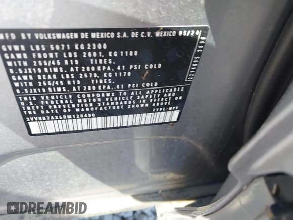 ✅ 2024 Volkswagen Tiguan SE R-Line Black • VIN: 3VV8B7AX5RM128490 • Lot: 42977920. Wystawiony na IAAI z przebiegiem 10 147 mil. Bezpłatny archiwum sprzedaży aukcyjnych z USA i szczegółowy raport historii pojazdu na DreamBid. Zdjęcie 9.