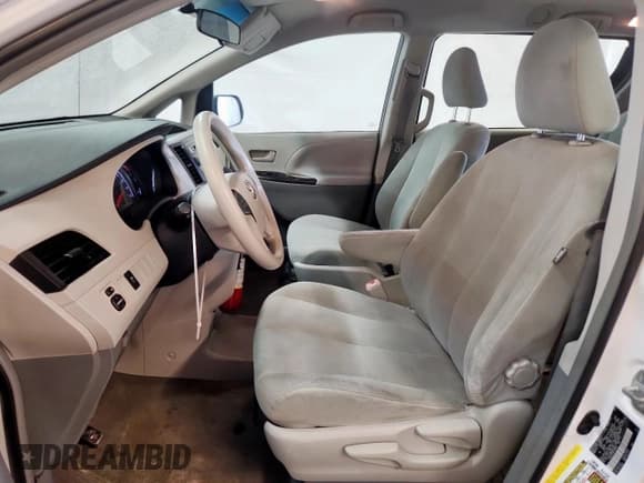 ✅ 2013 Toyota Sienna L • VIN: 5TDZK3DC0DS345099 • Lot: 92720785. Listed on Copart with 111,032 mi. Free auction sales archive from the USA and detailed vehicle history report at DreamBid. Image 7.