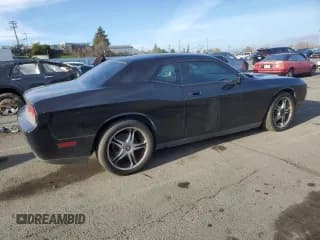 ✅ 2010 Dodge Challenger SE • VIN: 2B3CJ4DV1AH272806 • Lot: 41700415. Wystawiony na Copart z przebiegiem 220 026 mil. Bezpłatny archiwum sprzedaży aukcyjnych z USA i szczegółowy raport historii pojazdu na DreamBid. Zdjęcie 3.