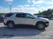✅ 2020 Chevrolet Traverse LT Cloth • VIN: 1GNERGKW7LJ328835 • Lot: 43641647. Wystawiony na IAAI z przebiegiem 146 606 mil. Bezpłatny archiwum sprzedaży aukcyjnych z USA i szczegółowy raport historii pojazdu na DreamBid. Zdjęcie 14.
