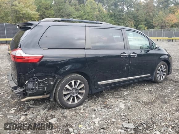 ✅ 2018 Toyota Sienna XLE • VIN: 5TDYZ3DCXJS955336 • Лот: 85728545. Опубликован ранее на Copart с пробегом 69 476 миль. Бесплатный доступ к архиву аукционных продаж из США и подробный отчёт об истории автомобиля на DreamBid. Изображение 3.