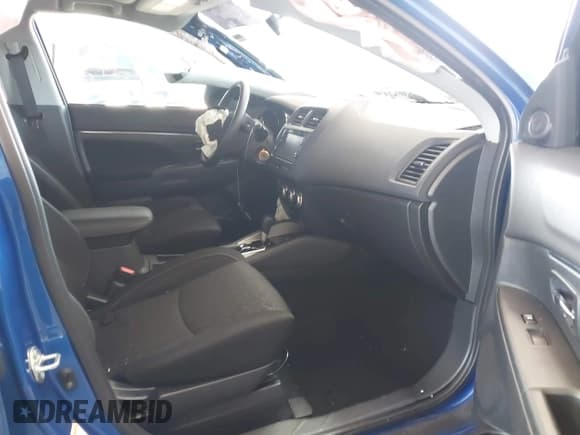 ✅ 2020 Mitsubishi Outlander ES • VIN: JA4AP3AU8LU029885 • Lot: 42730315. Listed on IAAI with 33,216 mi. Free auction sales archive from the USA and detailed vehicle history report at DreamBid. Image 5.