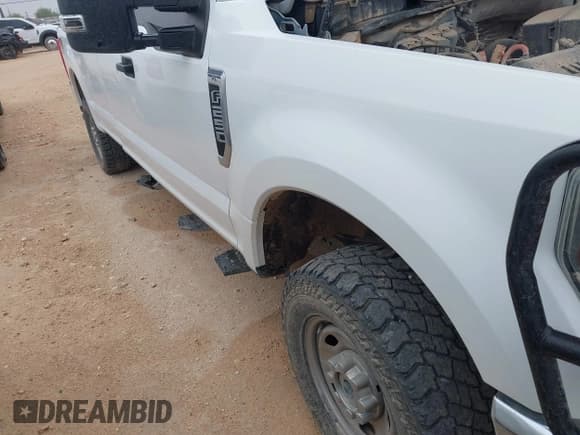 ✅ 2022 Ford F-250 XL • VIN: 1FT7X2BN4NED45623 • Lot: 41938836. Wystawiony na IAAI z przebiegiem 133 802 mil. Bezpłatny archiwum sprzedaży aukcyjnych z USA i szczegółowy raport historii pojazdu na DreamBid. Zdjęcie 6.