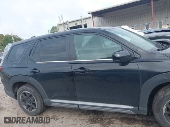✅ 2023 Honda Pilot EX-L • VIN: 5FNYG1H41PB045908 • Lot: 43286559. Listed on IAAI with 32,146 mi. Free auction sales archive from the USA and detailed vehicle history report at DreamBid. Image 13.