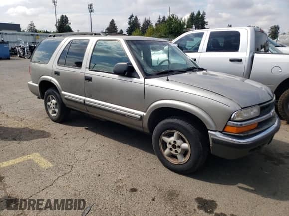 2000 Chevrolet Blazer LT with VIN 1GNDT13W5Y2220272, listed as a Copart auction lot 71961315 with 199,975 mi miles and Salvage title. Bid and sale history available at DreamBid. Image 4.