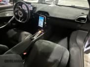 ✅ 2025 McLaren Artura • VIN: SBM16BEA4SW002969 • Лот: 48354735. Опубликован ранее на Copart с пробегом 882 миль. Бесплатный доступ к архиву аукционных продаж из США и подробный отчёт об истории автомобиля на DreamBid. Изображение 8.