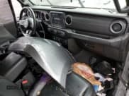 ✅ 2019 Jeep Wrangler Unlimited Sahara • VIN: 1C4HJXEN6KW683089 • Lot: 44084315. Wystawiony na Copart z przebiegiem 51 987 mil. Bezpłatny archiwum sprzedaży aukcyjnych z USA i szczegółowy raport historii pojazdu na DreamBid. Zdjęcie 8.