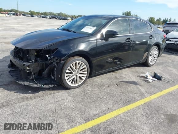 ✅ 2014 Lexus ES 330 • VIN: JTHBK1GGXE2131605 • Lot: 43593051. Listed on IAAI with 59,658 mi. Free auction sales archive from the USA and detailed vehicle history report at DreamBid. Image 2.