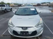 ✅ 2013 Hyundai Veloster w/Black Int • VIN: KMHTC6AD4DU163477 • Lot: 43326835. Wystawiony na IAAI z przebiegiem 109 212 mil. Bezpłatny archiwum sprzedaży aukcyjnych z USA i szczegółowy raport historii pojazdu na DreamBid. Zdjęcie 6.