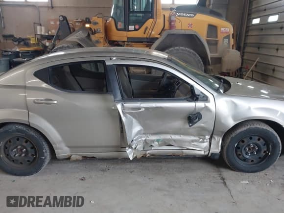 ✅ 2009 Dodge Avenger SE • VIN: 1B3LC46B09N526151 • Lot: 41888715. Wystawiony na IAAI z przebiegiem 230 566 mil. Bezpłatny archiwum sprzedaży aukcyjnych z USA i szczegółowy raport historii pojazdu na DreamBid. Zdjęcie 13.