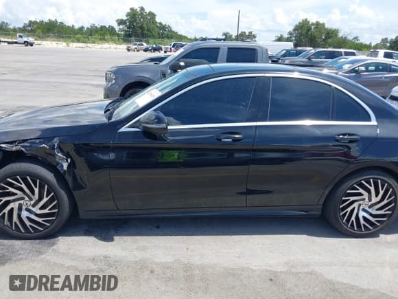 ✅ 2016 Mercedes-Benz C 300 • VIN: 55SWF4JB9GU169458 • Lot: 42594453. Wystawiony na IAAI z przebiegiem 171 688 mil. Bezpłatny archiwum sprzedaży aukcyjnych z USA i szczegółowy raport historii pojazdu na DreamBid. Zdjęcie 14.