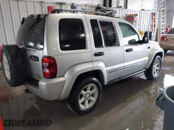 ✅ 2005 Jeep Liberty Limited • VIN: 1J4GL58K15W526757 • Lot: 43264501. Wystawiony na IAAI z przebiegiem 172 145 mil. Bezpłatny archiwum sprzedaży aukcyjnych z USA i szczegółowy raport historii pojazdu na DreamBid. Zdjęcie 4.